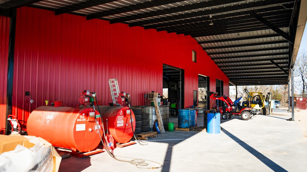 More Photos Of 1885 17th NE st, Paris General Retail For Sale