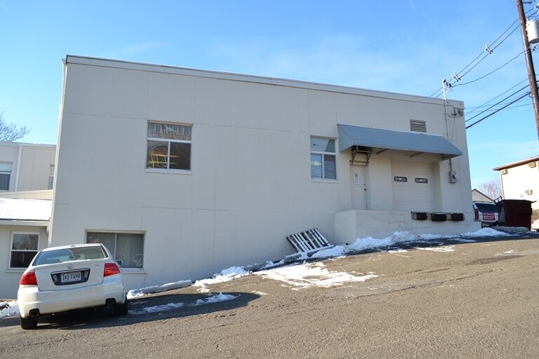 More Photos Of 400 E Edsall Blvd, Palisades Park Manufacturing For Lease