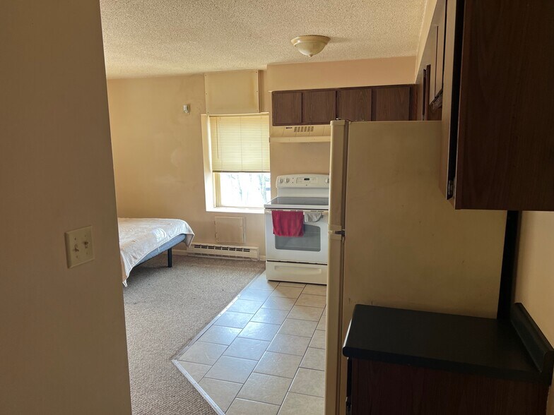 More Photos Of 127 W Taylor St, Grant Park Multifamily For Sale