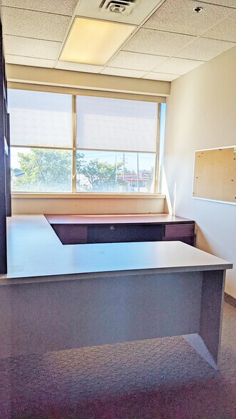 More Photos Of 1401 Dundas St, Woodstock Light Distribution For Lease