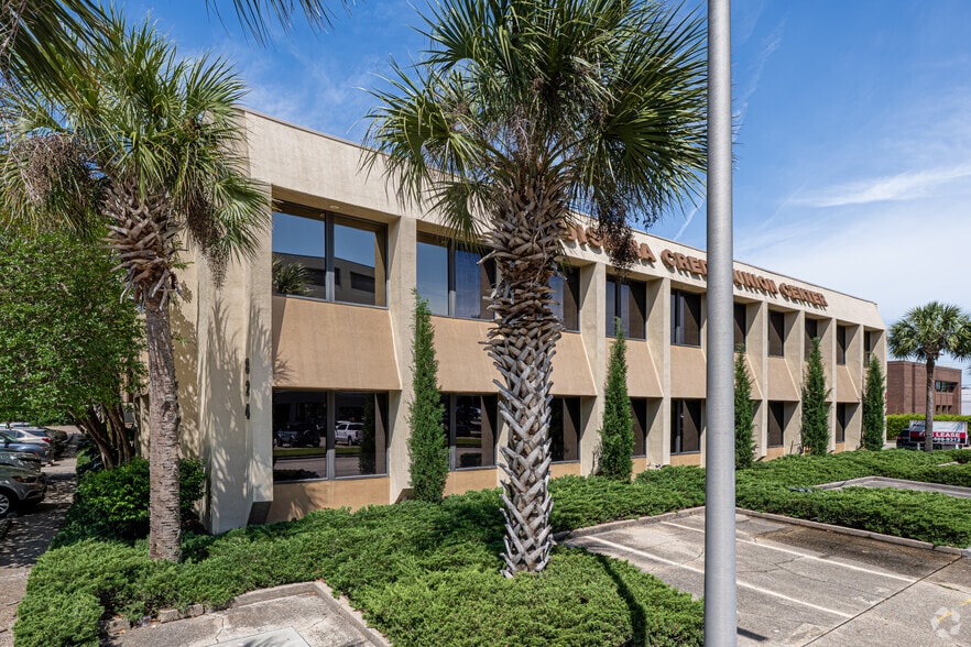 More Photos Of 824 Elmwood Park Blvd, New Orleans Medical For Lease