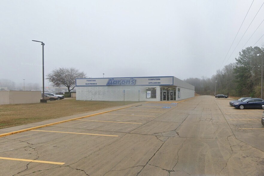 More Photos Of 2850 N Market St, Shreveport Freestanding For Sale