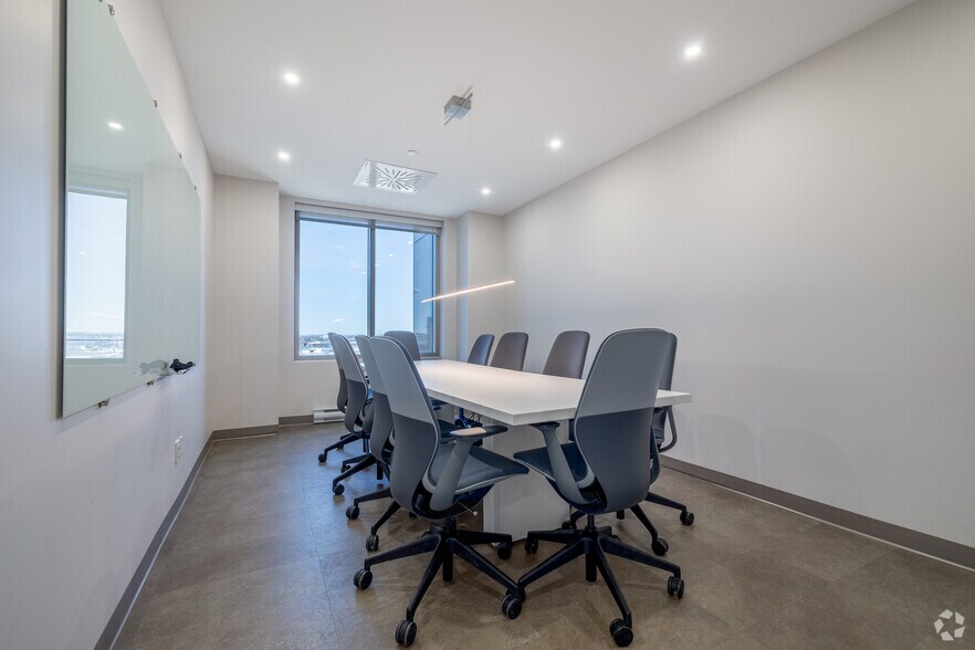 More Photos Of 3030 Boul Le Carrefour, Laval Medical For Lease