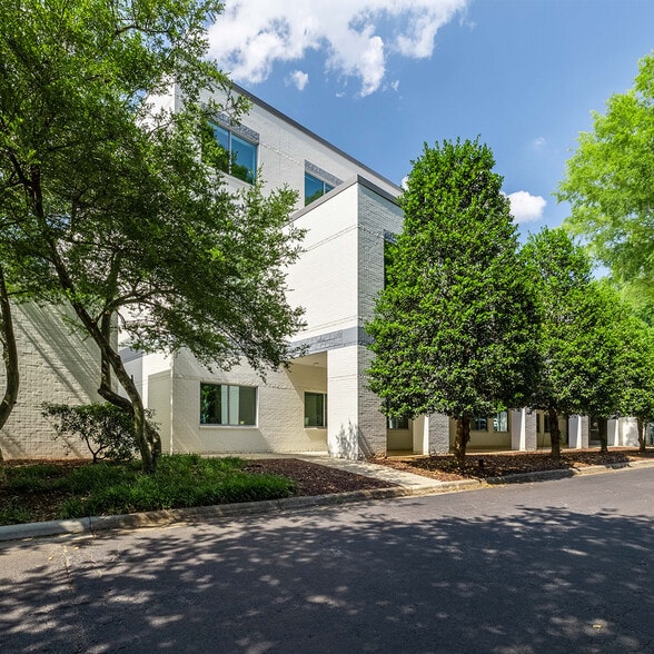 More Photos Of 105 SW Cary Pky, Cary Medical For Lease