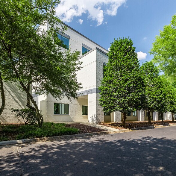 More Photos Of 105 SW Cary Pky, Cary Medical For Lease