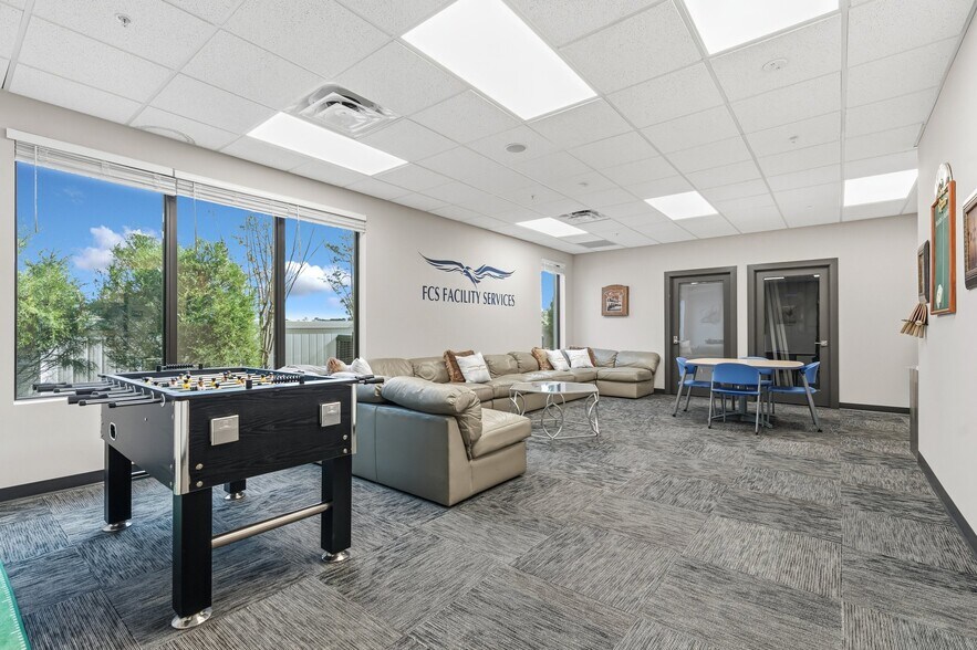 More Photos Of 131 S Country Club Rd, Lake Mary Office For Sale