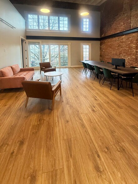 More Photos Of 1712 Connecticut Ave NW, Washington Storefront Retail Office For Lease