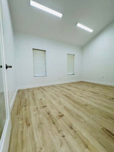 More Photos Of 5235 Ramsey Way, Fort Myers Office For Sale