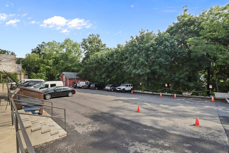 More Photos Of 1159-1177 Pleasantville Rd, Briarcliff Manor Village Restaurant For Sale