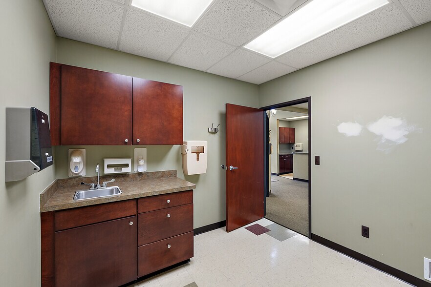 More Photos Of 2455 Union Lake Rd, Commerce Township Medical For Sale