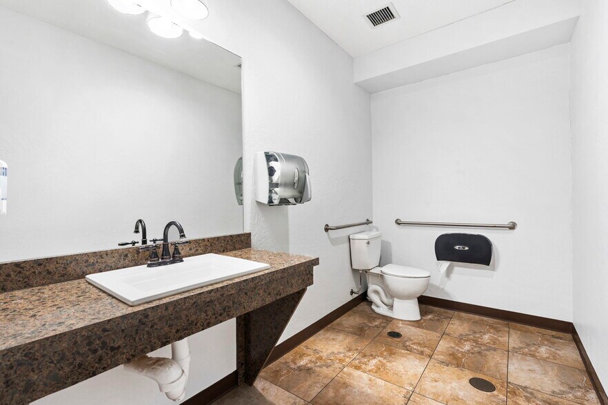 More Photos Of 4136 South Scenic, Springfield Office For Lease