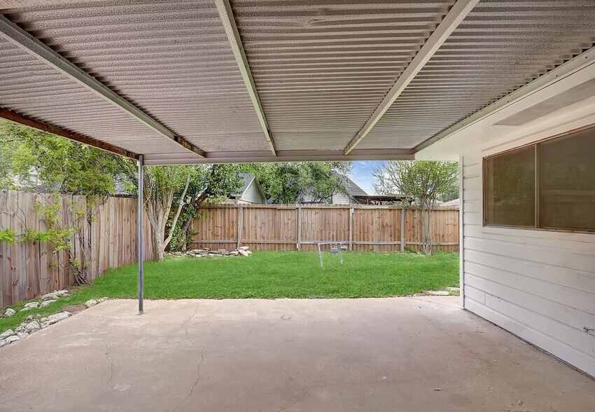 More Photos Of 5722 W 43rd St, Houston Specialty For Sale