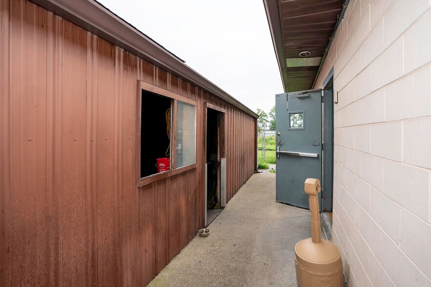 More Photos Of 6006 Shepherdsville Rd, Louisville Restaurant For Sale