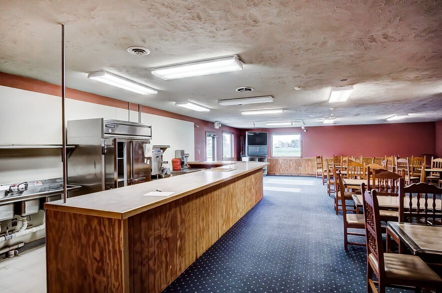 More Photos Of 20660 W Bowling Green Road, Weston Auto Repair For Lease