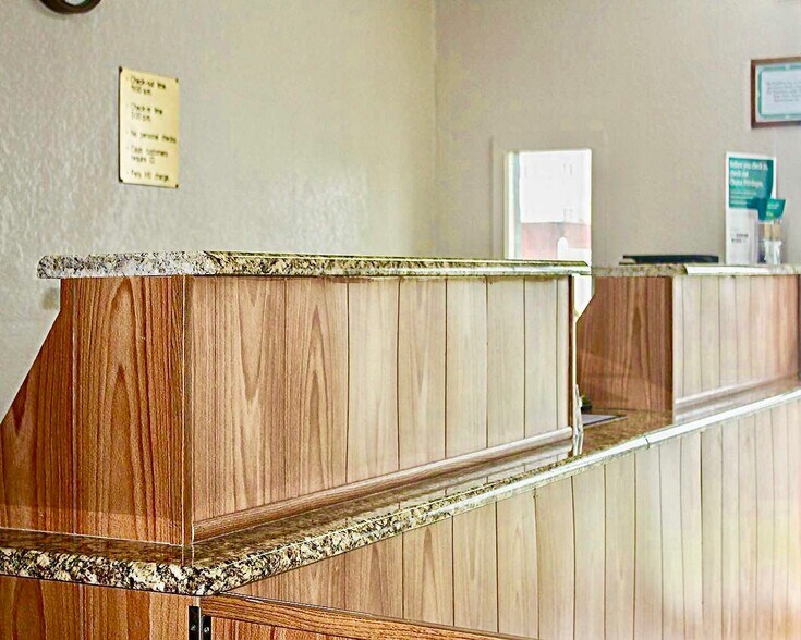 More Photos Of 1311 E King Ave, Kingsland Hotel For Sale