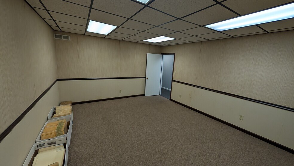 More Photos Of 11 W National Ave, Brazil Office For Sale