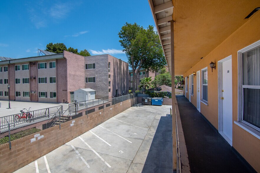 More Photos Of 1930 S Oxford Ave, Los Angeles Apartments For Sale