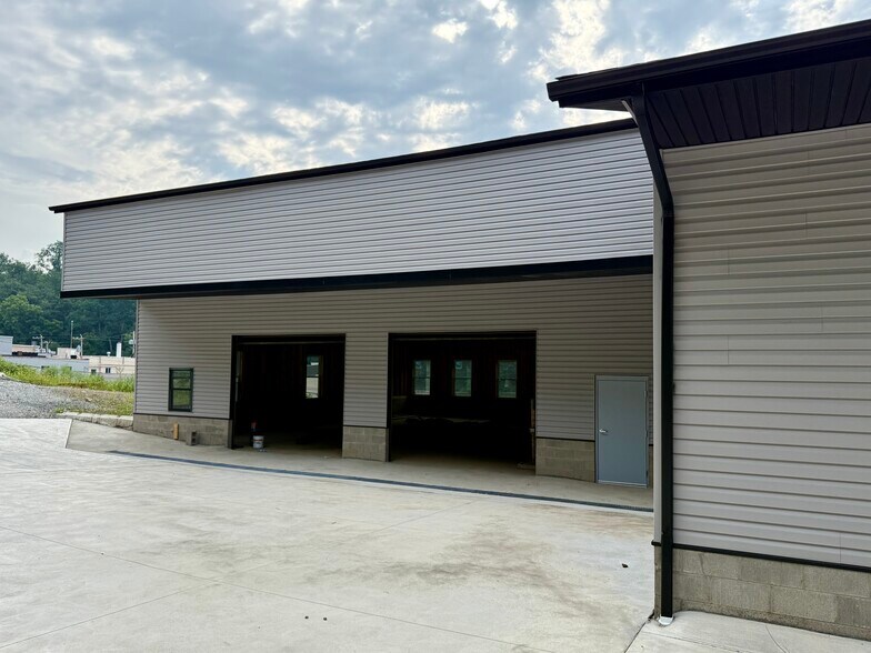 More Photos Of 1430 High St, Pittsburgh Warehouse For Lease