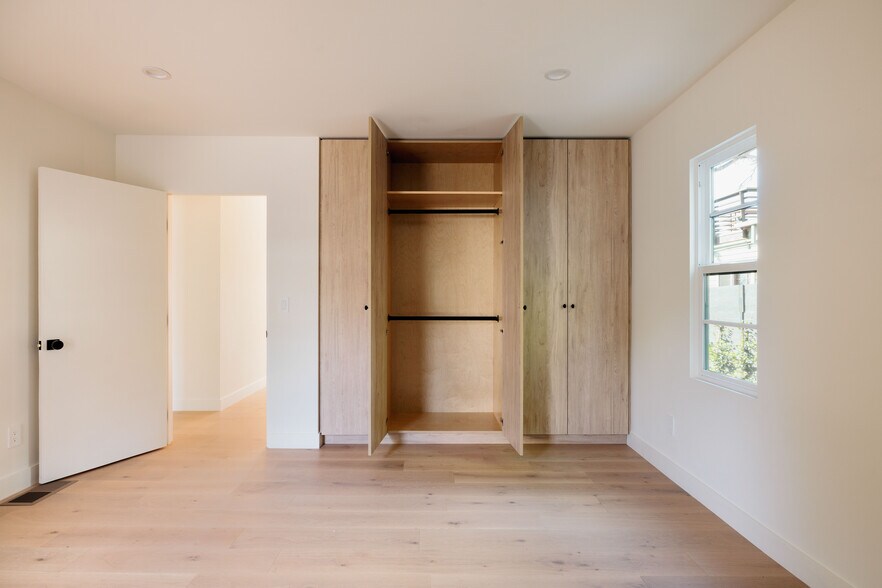 More Photos Of 1018 Manzanita St, Los Angeles Apartments For Sale