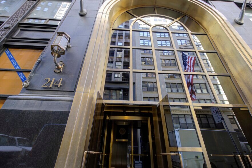 More Photos Of 214 W 39th St, New York Office For Lease