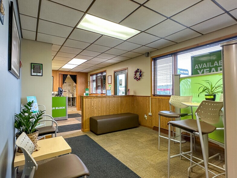 More Photos Of 233 S 8th St, Medford Office For Sale