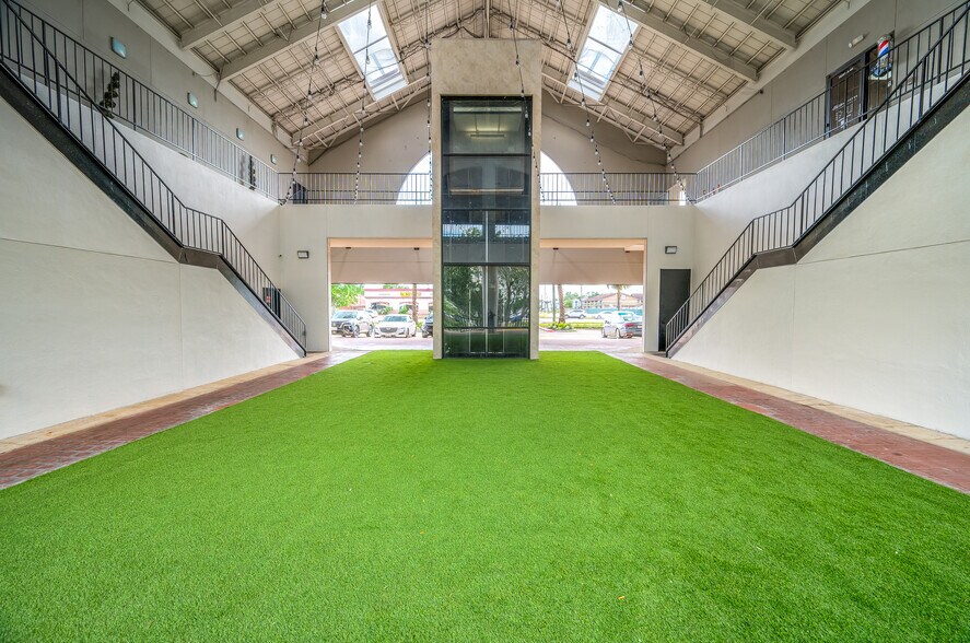 More Photos Of 18301-18313 Egret Bay Blvd, Houston Unknown For Lease
