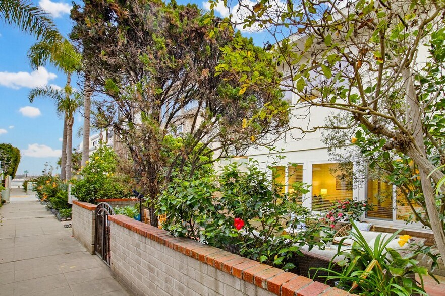 More Photos Of 829 Avalon Ct, San Diego Apartments For Sale