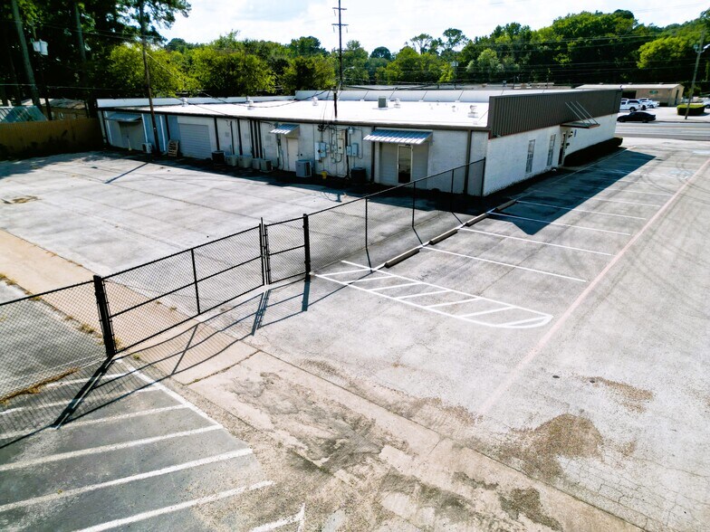 More Photos Of 812 S Eastman Rd, Longview Unknown For Lease