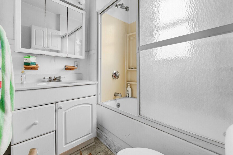 More Photos Of 5543 State Rd, Parma Freestanding For Sale