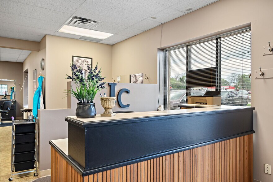 More Photos Of 325-337 NW Northdale Blvd, Coon Rapids Freestanding For Sale