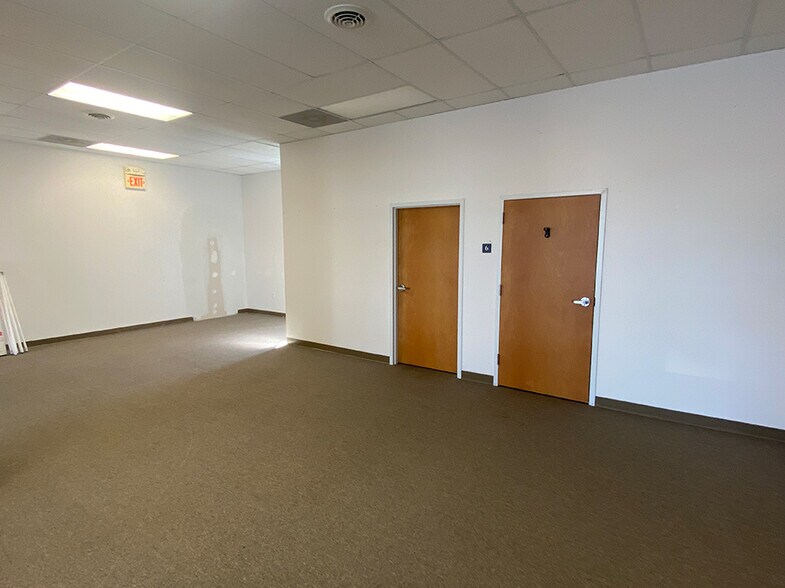 More Photos Of 1331 Jamie Ln, Waterloo Office For Lease