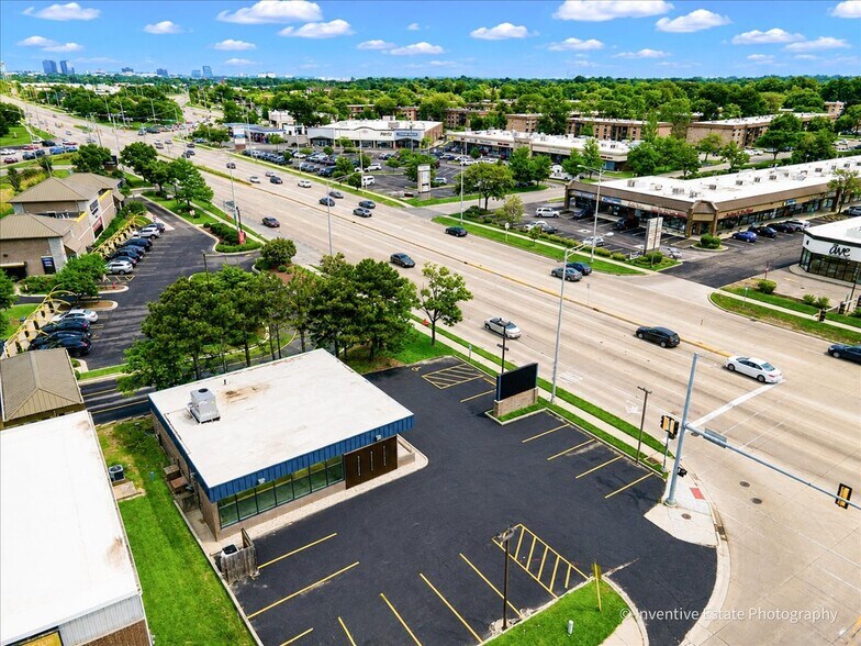 More Photos Of 780 W Golf Rd, Schaumburg Freestanding For Lease