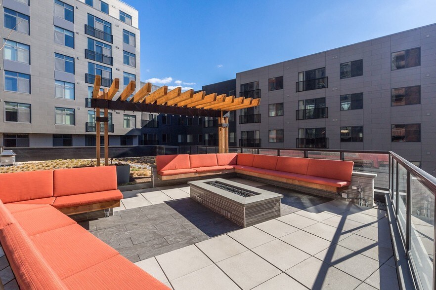 More Photos Of 625 H St NE, Washington Apartments For Lease