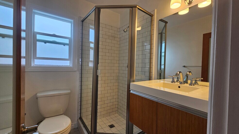More Photos Of 603-607 1/2 N. Bronson Av, Los Angeles Apartments For Sale