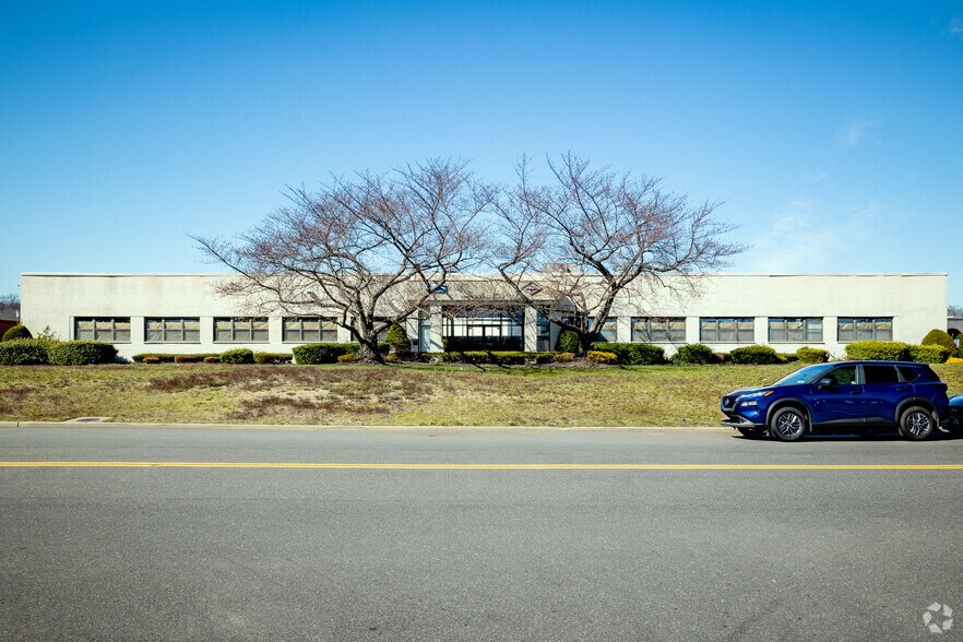 More Photos Of 170 Eileen Way, Syosset Flex For Lease