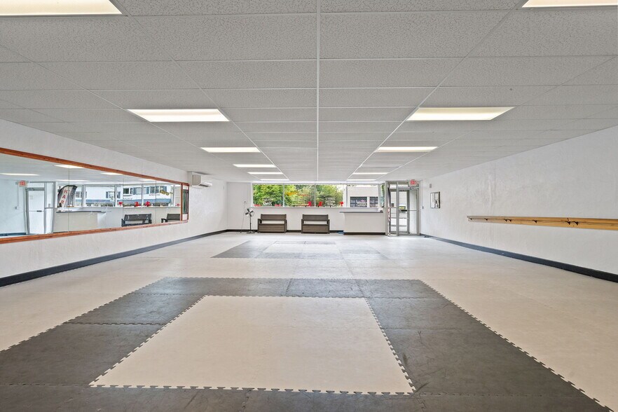More Photos Of 175-179 Columbia Tpke, Rensselaer Storefront For Sale