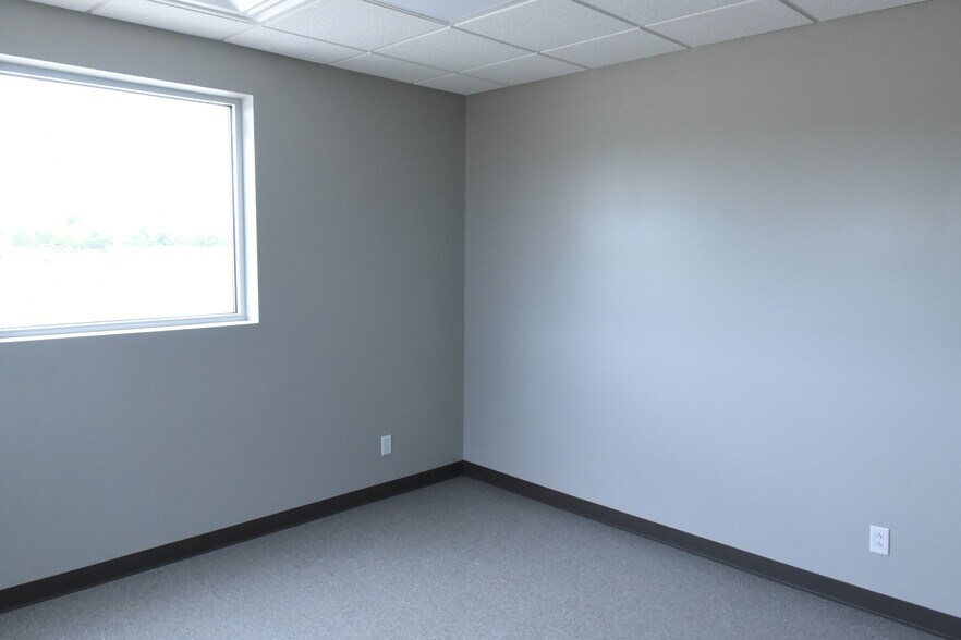 More Photos Of 265 Commerce Dr, South Point Industrial For Lease