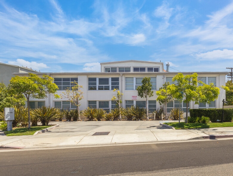 More Photos Of 2100 Abbot Kinney Blvd, Venice Office For Lease
