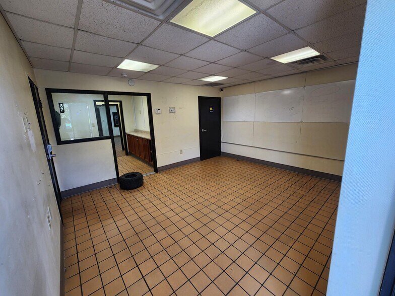 More Photos Of 2802 Regency Blvd, Augusta Auto Repair For Lease