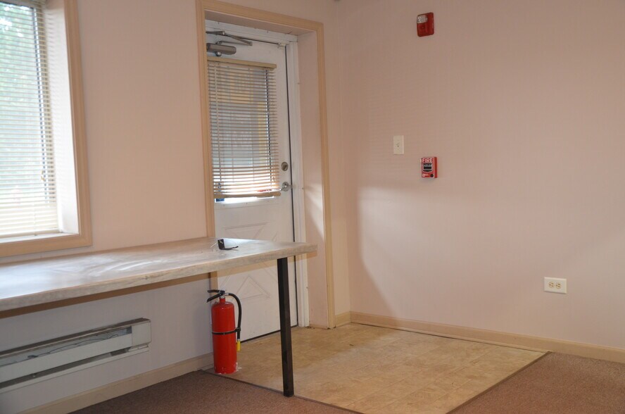 More Photos Of 181 Wolf St, Yorkville Warehouse For Sale