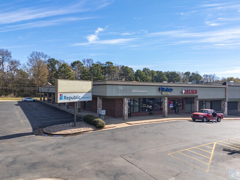 More Photos Of 3000 N Market St, Shreveport General Retail For Sale