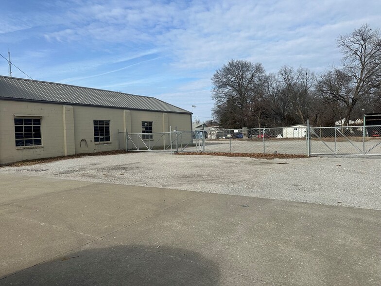 More Photos Of 205 E Green St, Clinton Storefront For Sale