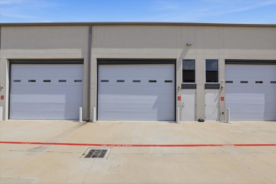 More Photos Of 6767 All Stars Ave, Frisco Showroom For Sale