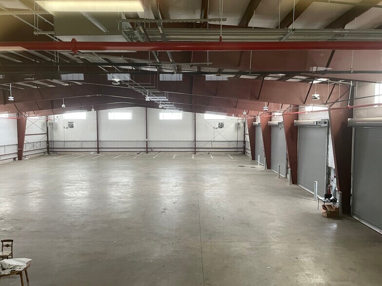 More Photos Of 700 Columbia St, Brooklyn Warehouse For Lease