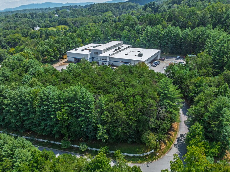 More Photos Of 230 Sardis Rd, Asheville Distribution For Sale
