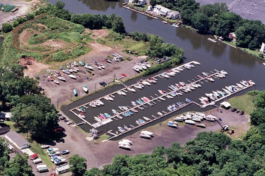 More Photos Of 400 Main Ave, Croydon Marina For Sale