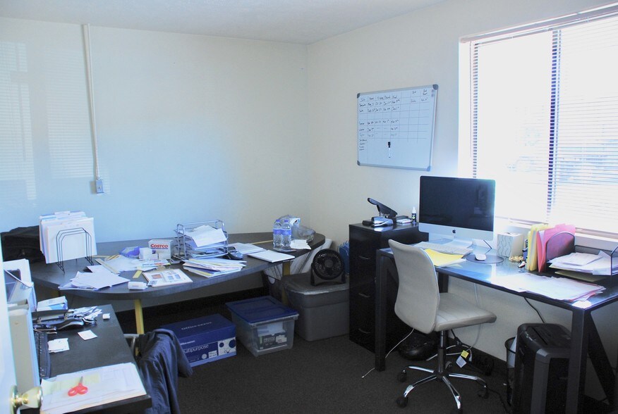 More Photos Of 1455-1463 W Center St, Orem Showroom For Lease