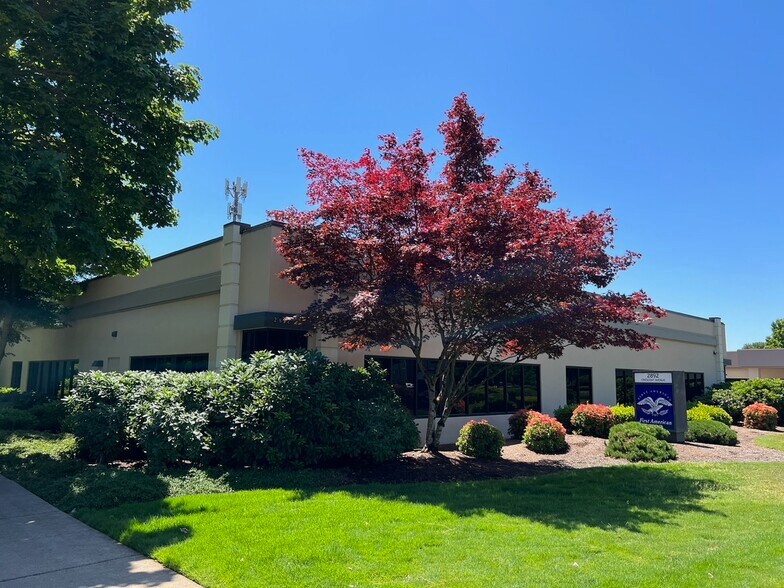 More Photos Of 2892 Crescent Ave, Eugene Office For Lease