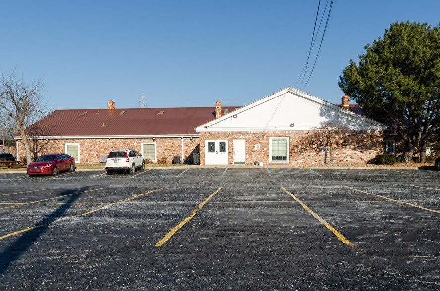 More Photos Of 3100 45th St, Highland Medical For Lease