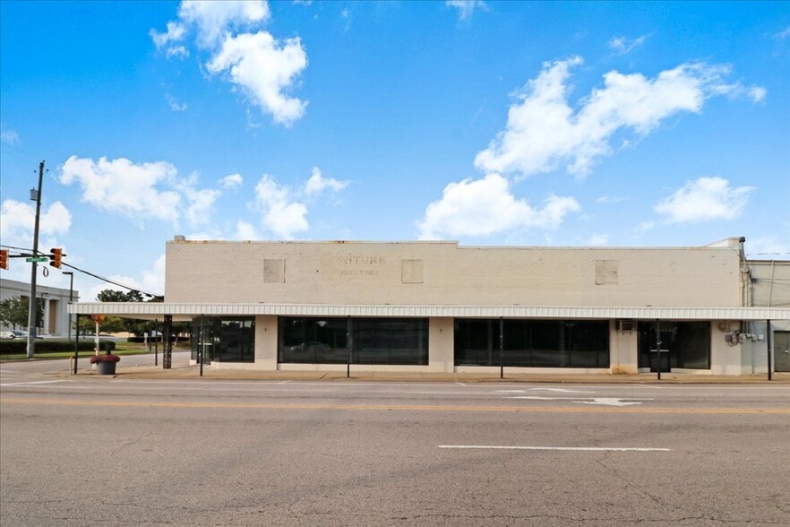 Primary Photo Of 501 E Market St, Smithfield Storefront For Lease